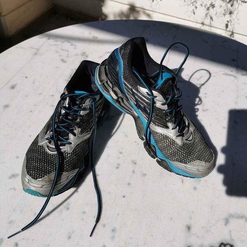 Mizuno Wave athletic shoes used, size 46, gray