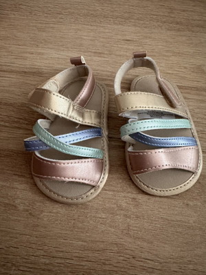 Baby sandals for 0-3 months like new