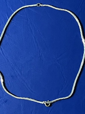 Thin silver-tone metal necklace like new