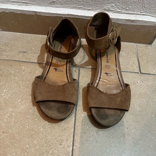Tamaris leather sandals size 38 like new, brown