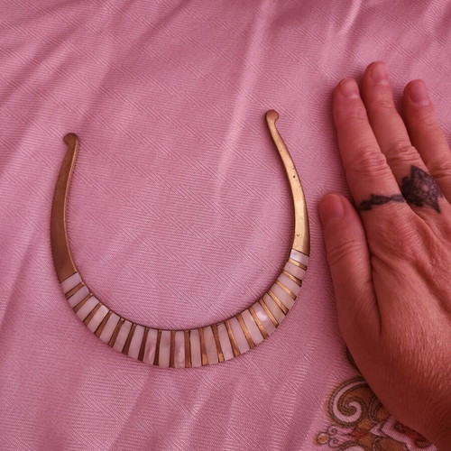 Choker with mother of pearl