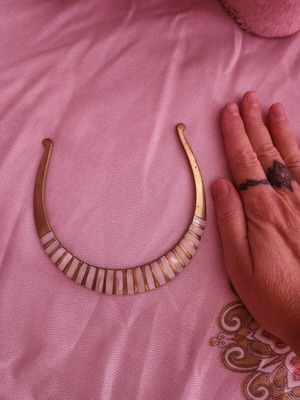 Choker with mother of pearl
