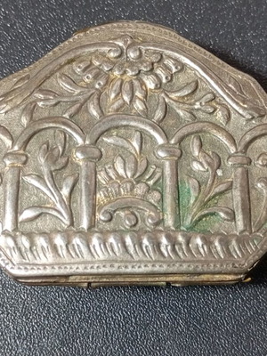 Αντίκα Ταμπακιέρα μεταχειρισμένη από ασήμι με περίτεχνα σχέδια