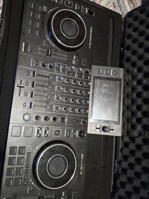 Denon SC-LIVE 4 σε άριστη κατάσταση με flight case