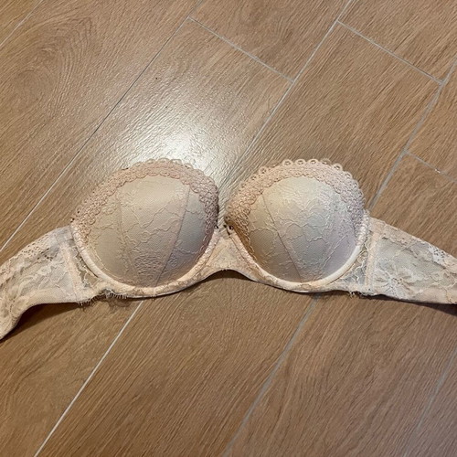Victoria Secret Very Sexy 32DD bra used -  25,00 - Vendora.cy