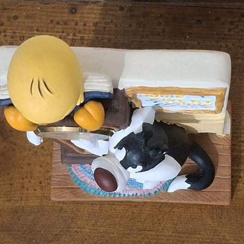 Vintage Tweety & Sylvester Looney Tunes clock like new, tabletop, analog