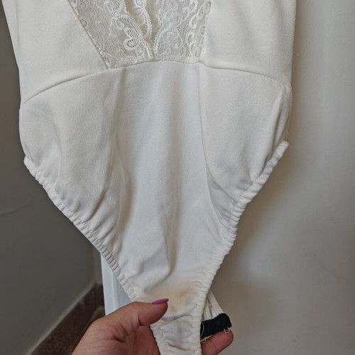 White bodysuit with lace like new, size S/M