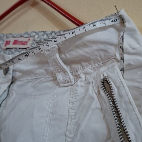White Pink Woman Bermuda shorts size M like new, cargo style