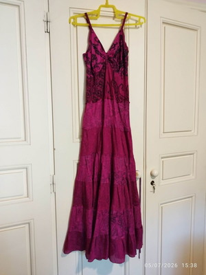 Μακρύ φόρεμα India Silk boho σαν καινούργιο, ματζέντα με μαύρο paisley floral