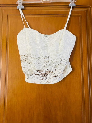 White lace top used, size S