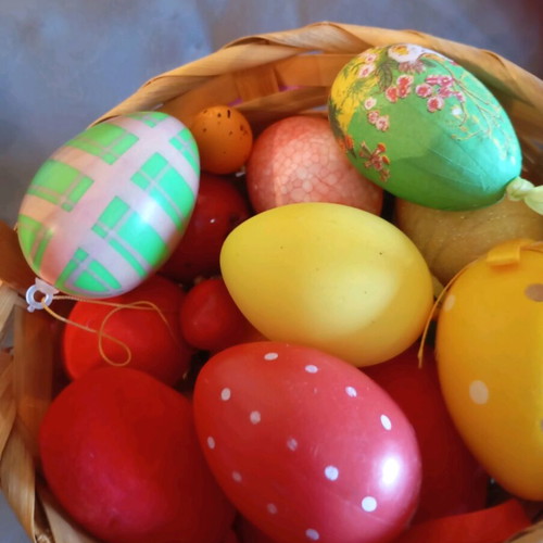 Decorative egg basket like new