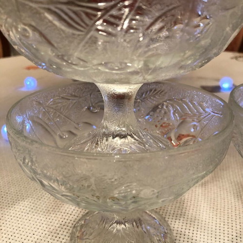 Ice cream glasses like new with cheerful fruit designs