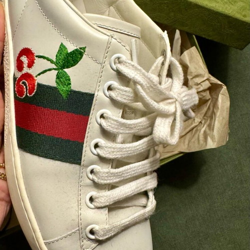 Gucci Ace white sneakers with red and green stripe, like new