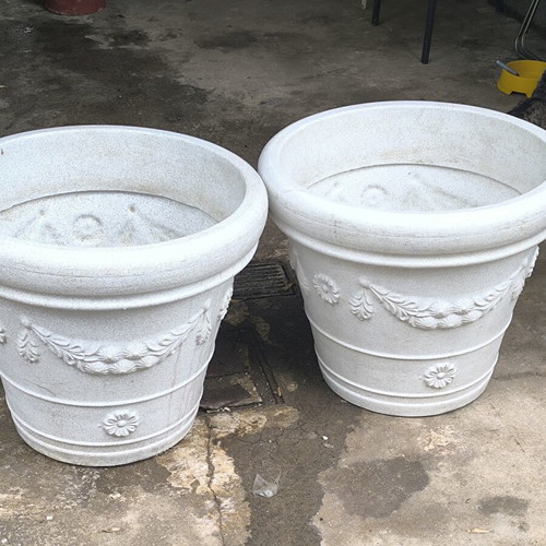 Plastic flowerpots set of 5 like new