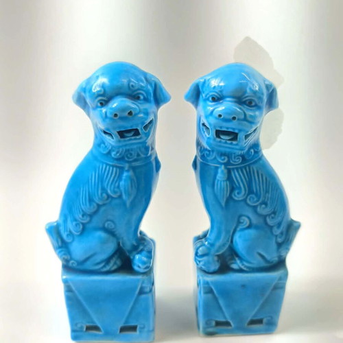 Pair of vintage Chinese Foo Dogs in like new condition, turquoise porcelain
