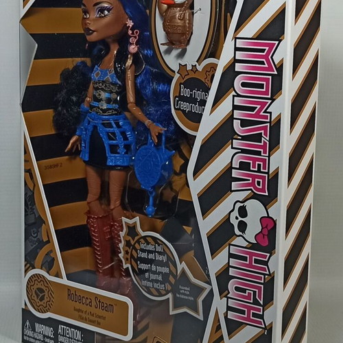 Monster High Robecca Steam doll new with accessories