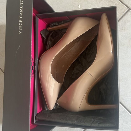 Vince Camuto Pumps Soft Gold Patent Size 39 Like New