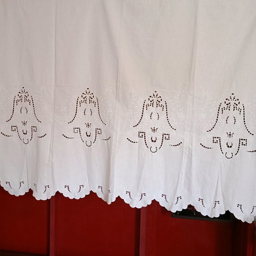 Cut white curtain used with scalloped edge 1.45x1.20
