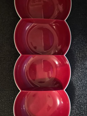 Tupperware Allegra Perle πιατέλα σερβιρίσματος σαν καινούργιο, κόκκινη με 4 διαμερίσματα