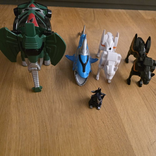 Power Rangers Beast Master Megazord Jungle Fury robot like new, missing bat wings