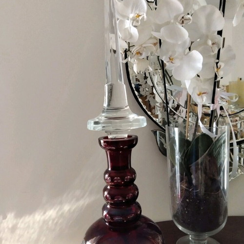 Crystal carafe burgundy new collectible