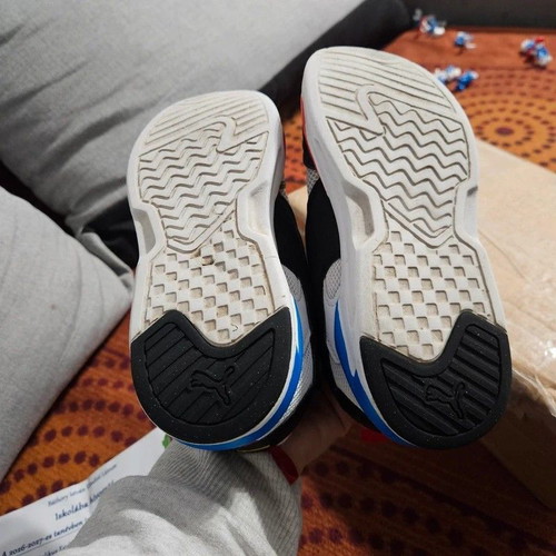 Puma athletic shoes size 32 like new, white and blue