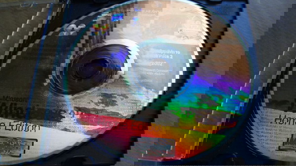 Αυθεντικό CD Windows Xp Home Sp2 ελληνικό (συλλεκτικό)