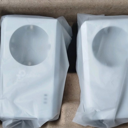 TP-Link TL-PA4010P AV600 Passthrough Powerline KIT like new