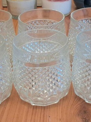 Set of 10 vintage whiskey glasses like new with diamond and floral patterns