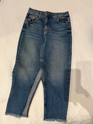 Stradivarius high-waisted denim skirt with slit like new, blue