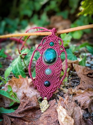 Macrame necklace with malachite and semi-precious stones new