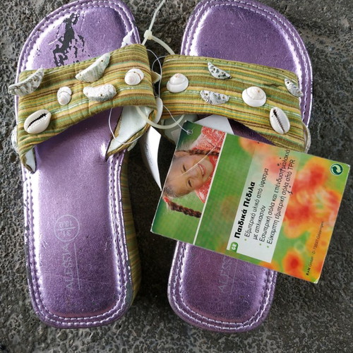 Children's slippers new with shells size 31