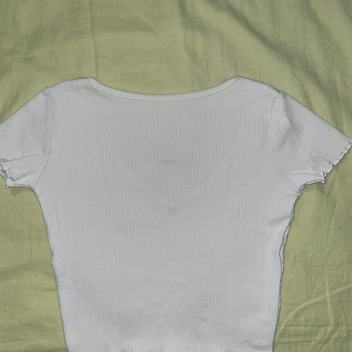 Pull & Bear white cropped ribbed short sleeve top with V neck like new XS/S