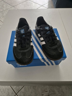 Παπούτσια παιδικά Adidas μεταχειρισμένα, νούμερο 26, μαύρα