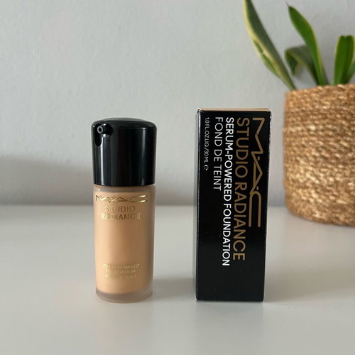 Mac Studio Radiance Serum Powered Foundation NC25 new