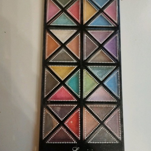 Luyisi eyeshadow glitter palette used with 32 colors