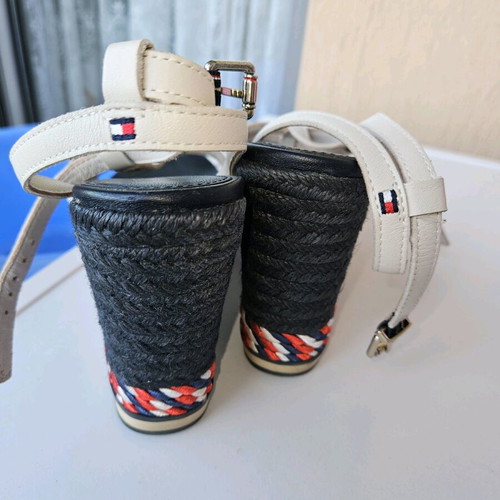 Tommy Hilfiger wedge sandals like new, white leather