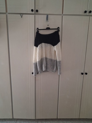 Tricolor knitted sweater like new, size M