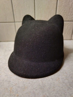 Zara accessories hat 56cm like new, black