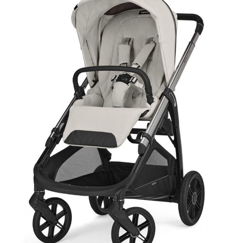 Inglesina Aptica stroller used with footmuff and rain cover