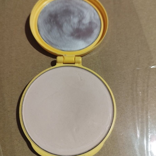 Powder compact from the 60s like new, yellow plastic with gold designs