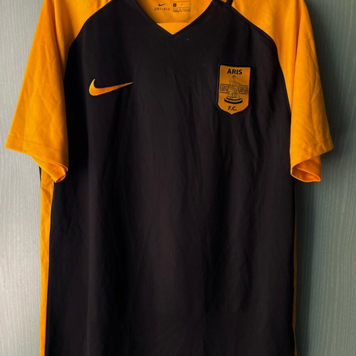 Aris Matchworn Fanela size large, like new