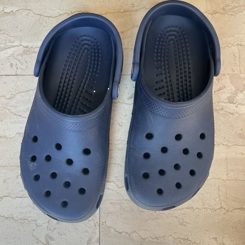 Crocs women's slippers, dark blue, size W7 EU 37.5