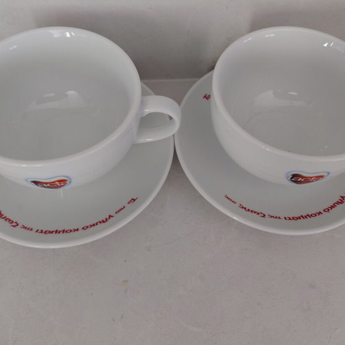 Lacta ceramic cup set like new with saucers
