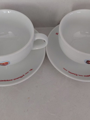 Lacta ceramic cup set like new with saucers