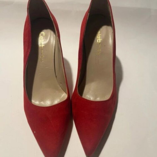 Red pumps new, size 39, unworn