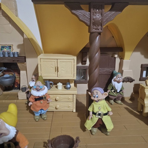 Vintage Snow White & The Seven Dwarfs Playset used, Disney 90s