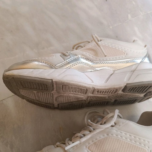 Benetton sneakers like new, white with silver details