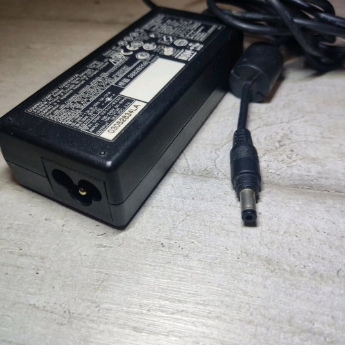 Compaq laptop power adapter used, fully functional