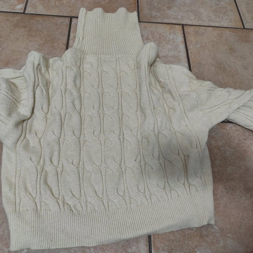 Pack of knitted women's sweaters like new